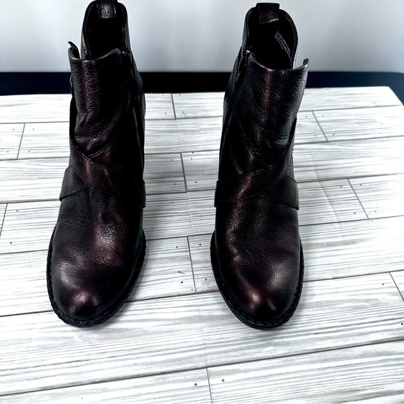 Born Shoes - BORN SHOLA LEATHER ANKLE BOOT Bronze Metallic